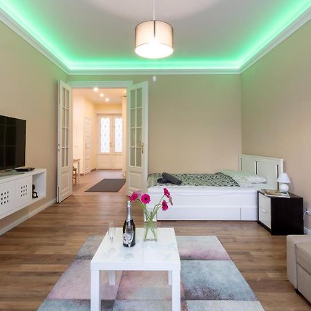 Nice And Cozy Apartment Next To The Parliament Budapest Eksteriør billede