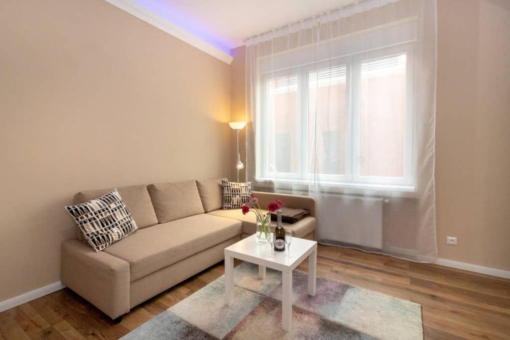 Nice And Cozy Apartment Next To The Parliament Budapest Eksteriør billede