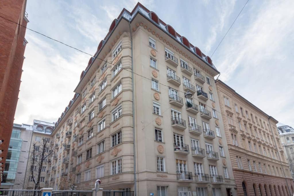 Nice And Cozy Apartment Next To The Parliament Budapest Eksteriør billede