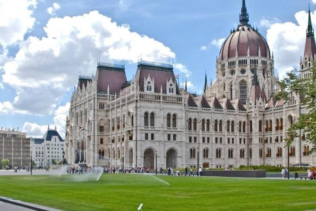 Nice And Cozy Apartment Next To The Parliament Budapest Eksteriør billede