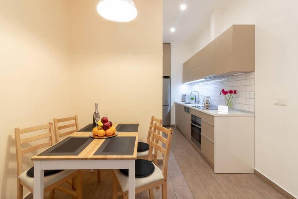 Nice And Cozy Apartment Next To The Parliament Budapest Eksteriør billede